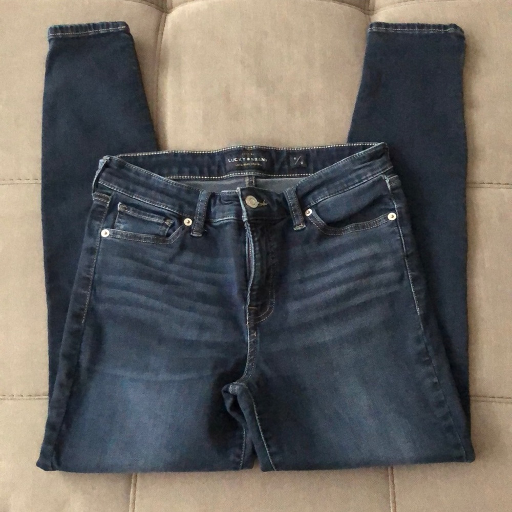 EUC Lucky Brand skinny jeans